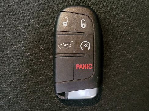 Used 2020 Jeep Grand Cherokee Laredo RWD image 32