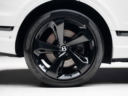 Used 2021 Bentley Bentayga Plug-In Hybrid AWD/4WD image 36