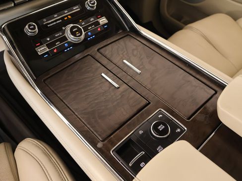 Used 2020 Lincoln Navigator Reserve w/ Luxury Package AWD/4WD image 9
