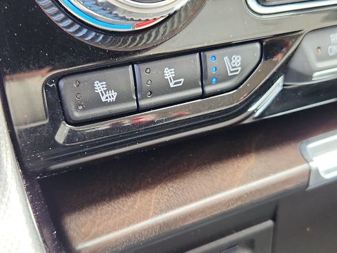 Used 2021 GMC Yukon Denali w/ Denali Ultimate Package AWD/4WD image 24
