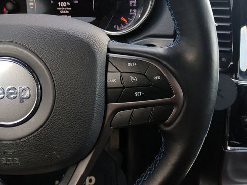 Used 2019 Jeep Grand Cherokee Laredo AWD/4WD image 25