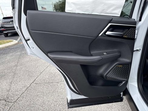 New 2026 Mitsubishi Outlander SE FWD image 11