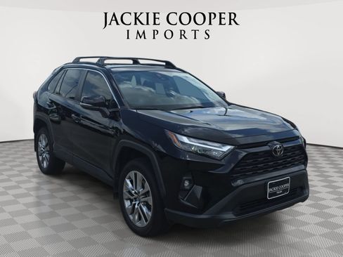 Used 2023 Toyota RAV4 XLE Premium FWD image 3