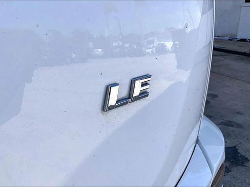 Used 2017 Toyota RAV4 LE FWD image 21