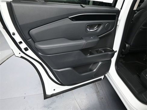 New 2025 Honda Pilot EX-L image 32