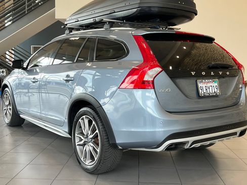 Used 2018 Volvo V60 T5 Cross Country AWD/4WD image 3