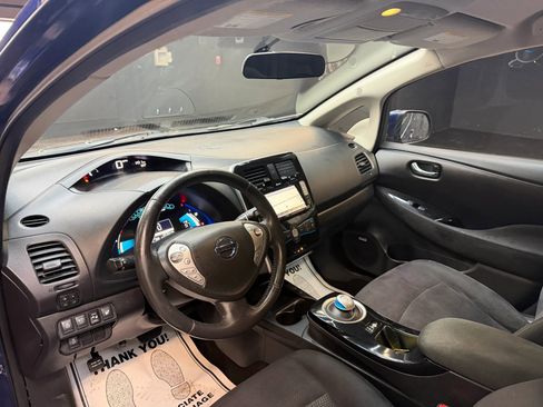 Used 2017 Nissan Leaf SV w/ Premium Package image 12