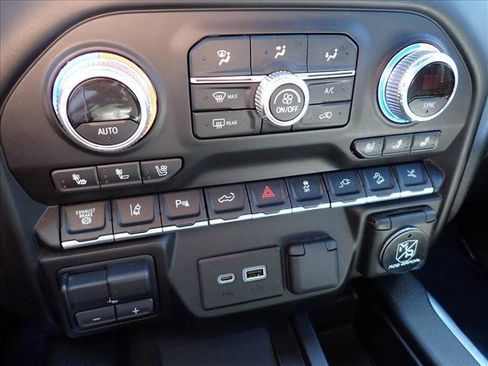 Used 2022 GMC Sierra 2500 AT4 w/ AT4 Premium Plus Package AWD/4WD image 24