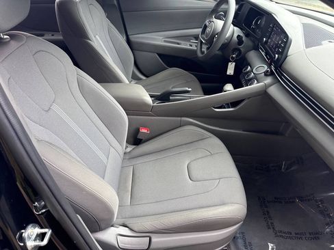 Used 2024 Hyundai Elantra SE FWD image 12