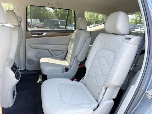 Used 2024 Volkswagen Atlas SE w/ Black Wheel Package FWD image 28