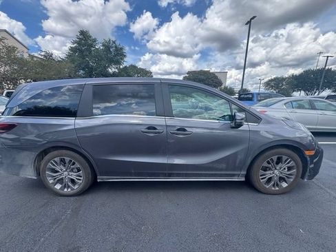 Used 2026 Honda Odyssey Touring image 4