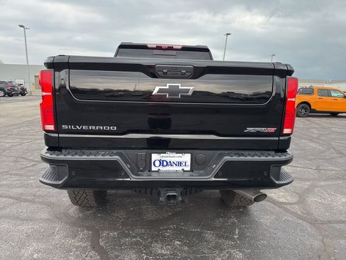 Used 2025 Chevrolet Silverado 2500 ZR2 w/ Technology Package image 7