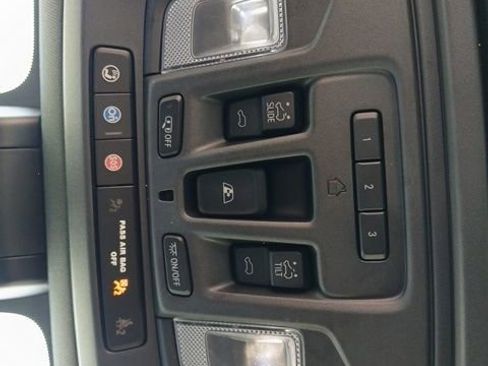 Used 2020 Chevrolet Silverado 1500 High Country w/ Technology Package AWD/4WD image 25