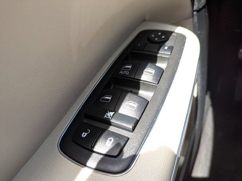 Used 2022 Chrysler 300 Touring RWD image 21