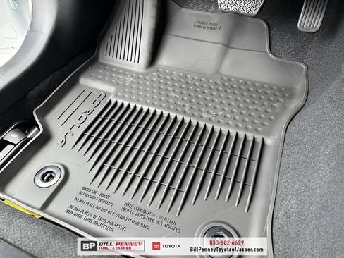 Used 2025 Toyota Corolla LE w/ Convenience Package FWD image 17