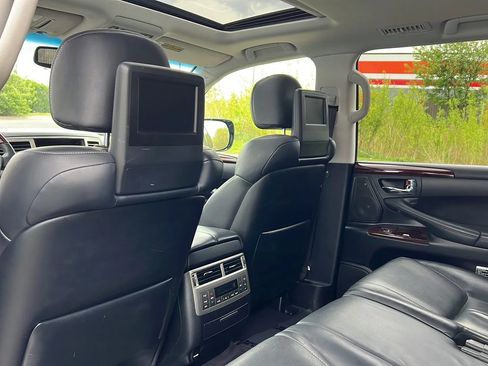 Used 2013 Lexus LX 570 4WD w/ Luxury Pkg image 12
