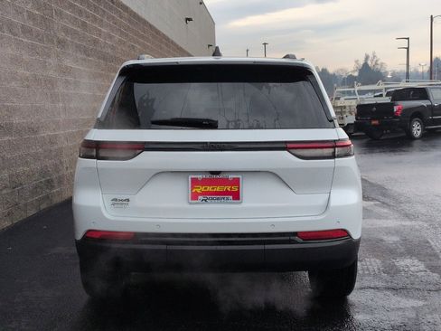 New 2025 Jeep Grand Cherokee Altitude image 7