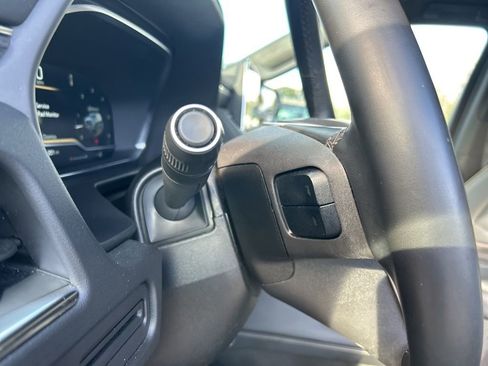 Used 2024 GMC Yukon XL SLT image 41