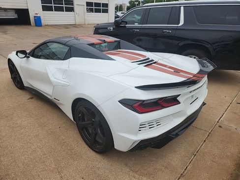 Used 2025 Chevrolet Corvette E-Ray w/ Stealth Interior Trim Package AWD/4WD image 9