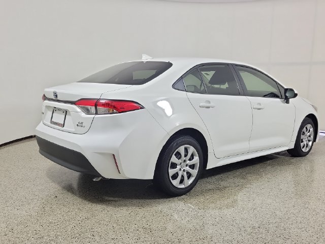 Used 2025 Toyota Corolla LE FWD image 5