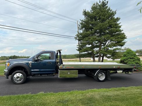 Used 2017 Ford F550 4x4 Regular Cab Super Duty w/ XLT Value Package image 2