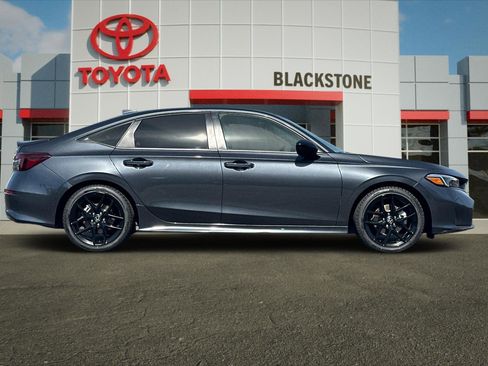 Used 2025 Honda Civic Sport image 2