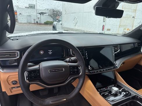 Used 2024 Jeep Grand Wagoneer Series III w/ Rear Seat Video Group 1 image 9