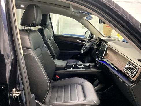 Used 2025 Volkswagen Atlas SEL AWD/4WD image 11
