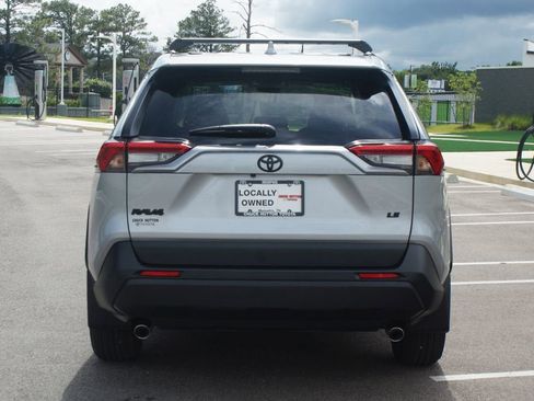Used 2025 Toyota RAV4 LE FWD image 3