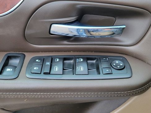 Used 2013 Chrysler Town & Country Touring-L w/ Driver Convenience Group image 20