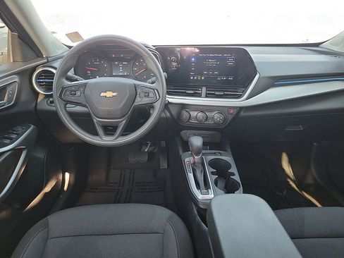 Used 2026 Chevrolet Trax LS w/ LS Convenience Package FWD image 10