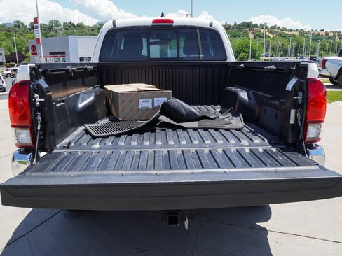 Used 2023 Toyota Tacoma SR5 AWD/4WD image 14