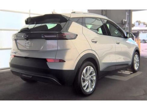 Used 2023 Chevrolet Bolt EUV LT FWD image 3