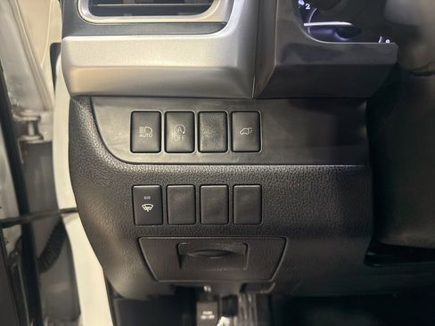 Used 2019 Toyota Highlander XLE image 14