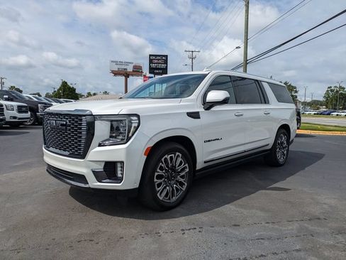Used 2023 GMC Yukon XL Denali Ultimate AWD/4WD image 9