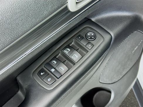 Used 2022 Jeep Grand Cherokee Limited image 21