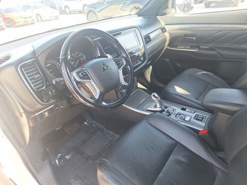 Used 2019 Mitsubishi Outlander 4WD Plug-In Hybrid image 8