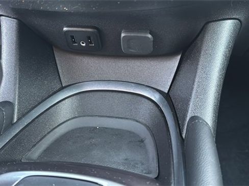 Used 2018 Chevrolet Malibu LT image 19