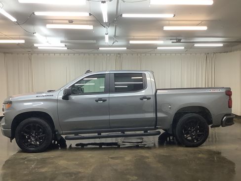 Used 2023 Chevrolet Silverado 1500 Custom w/ 2.7L Blackout Package AWD/4WD image 10