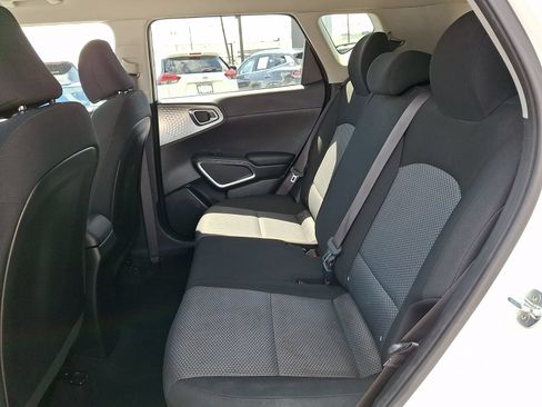 Used 2022 Kia Soul LX w/ Technology Package FWD image 11