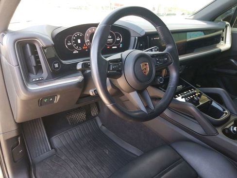 Certified 2024 Porsche Cayenne image 5