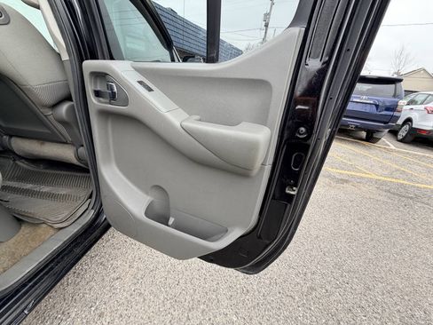 Used 2012 Nissan Frontier SV w/ SV Premium Utility Pkg image 17