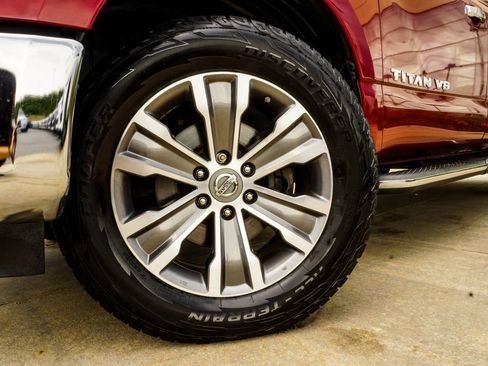 Used 2019 Nissan Titan SL AWD/4WD image 3
