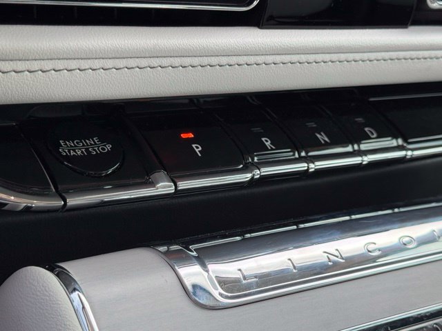 Used 2025 Lincoln Aviator Reserve w/ Equipment Group 201A AWD/4WD image 25