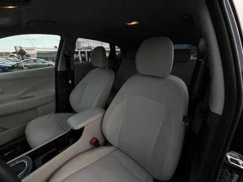 Used 2025 Hyundai Kona SEL image 37