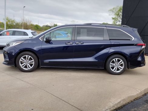 Used 2021 Toyota Sienna XSE AWD/4WD image 21