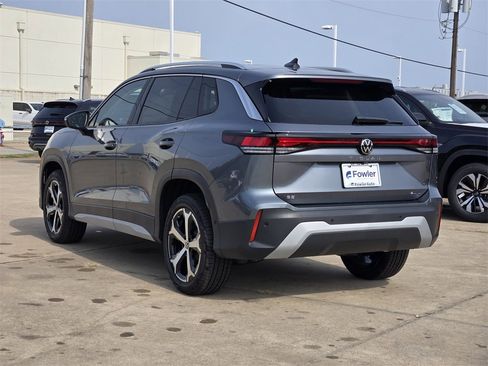 New 2025 Volkswagen Tiguan SE image 3