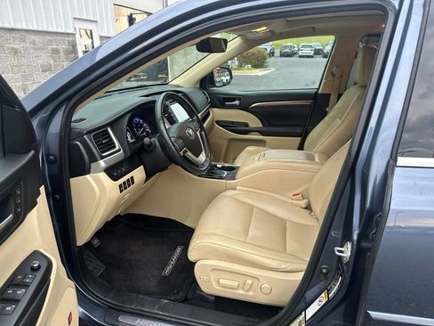 Used 2018 Toyota Highlander Limited Platinum AWD/4WD image 9