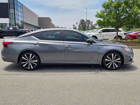 Used 2022 Nissan Altima 2.5 SR FWD image 8