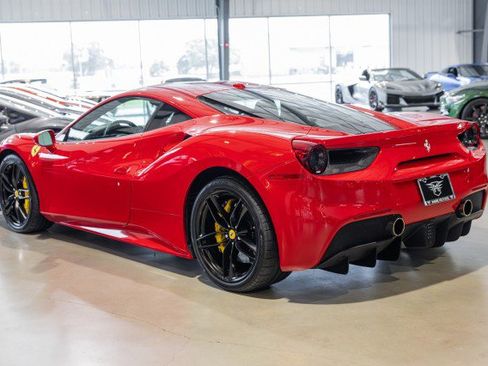 Used 2018 Ferrari 488 GTB RWD image 4